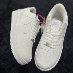 NIKE AIR FORCE BRANCO INTEIRO
