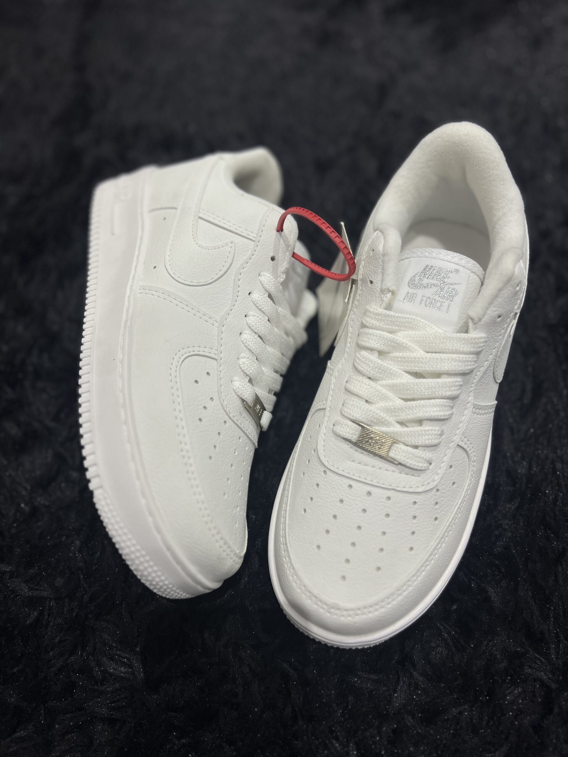 NIKE AIR FORCE BRANCO INTEIRO
