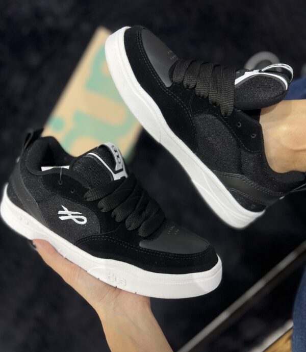 OUS FLUENTE PRETO E BRANCO