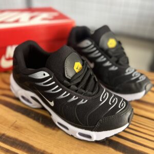 NIKE TN PRETO E BRANCO