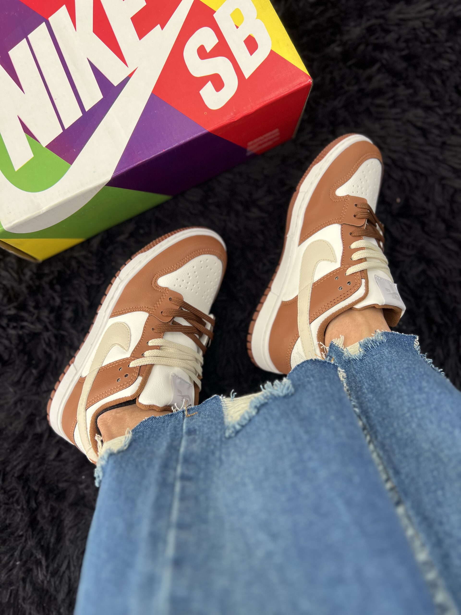 NIKE DUNK CARAMELO E BRANCO