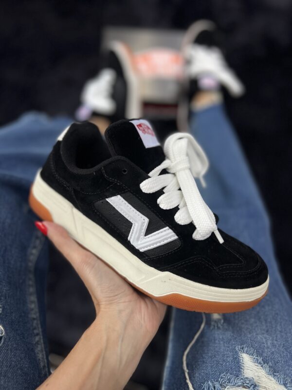 VANS UPLAND PRETO E BRANCO