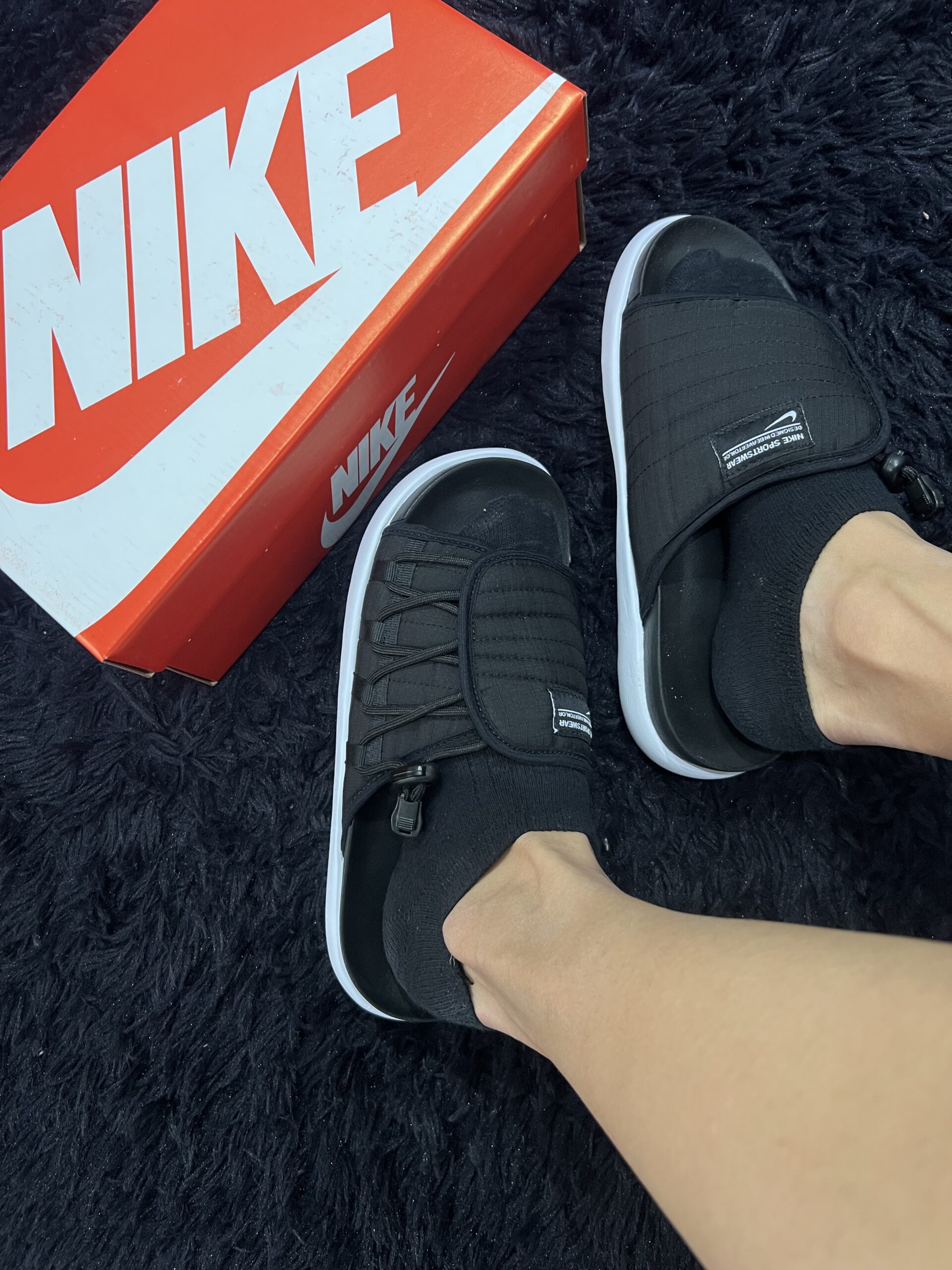 NIKE SLIDE ASUNA PRETA E BRANCA