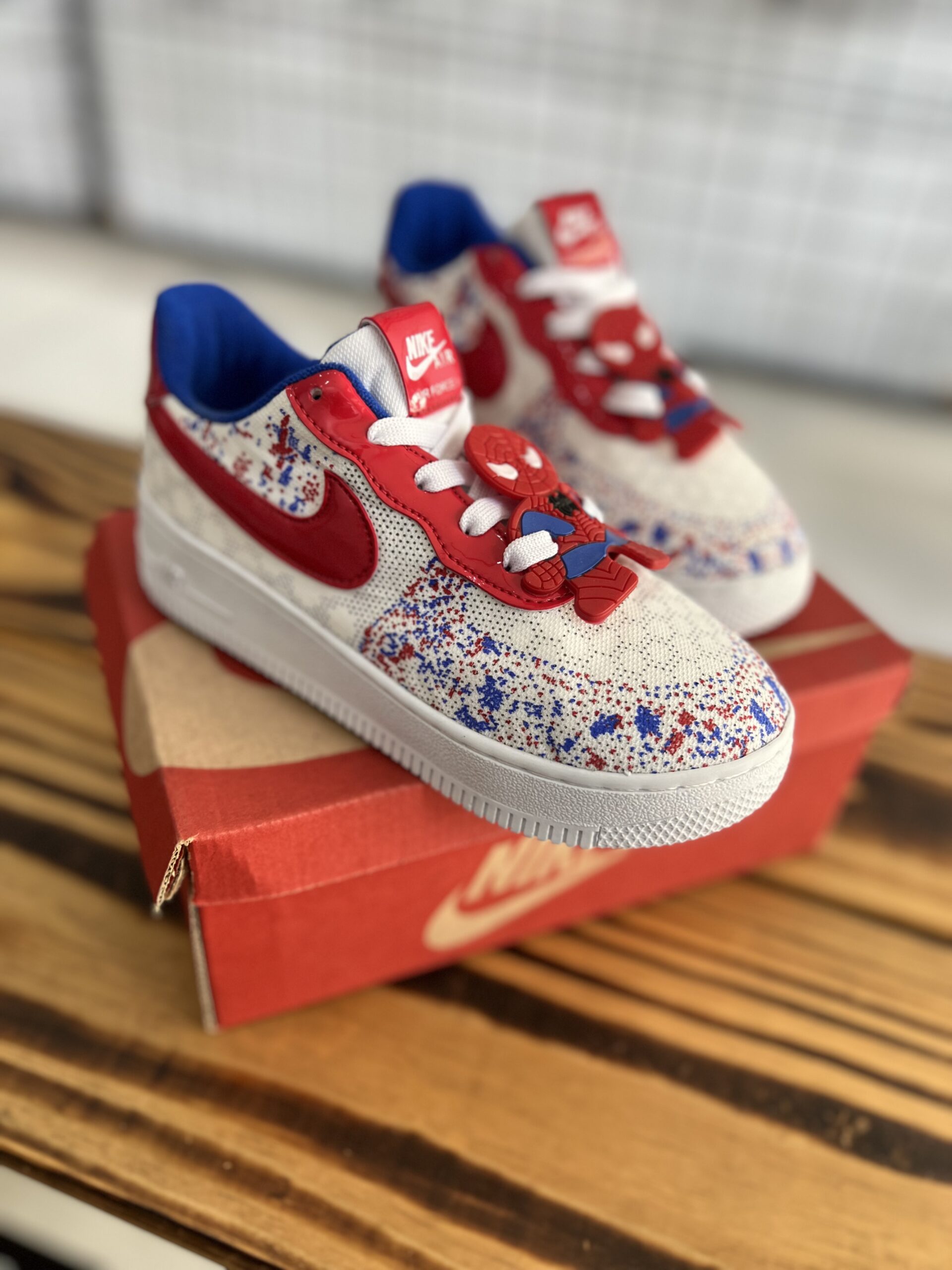 INF. NIKE HOMEM ARANHA BRANCO E VERMELHO