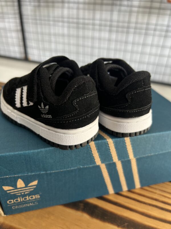 INF. ADIDAS VELCRO PRETO E BRANCO - Image 2