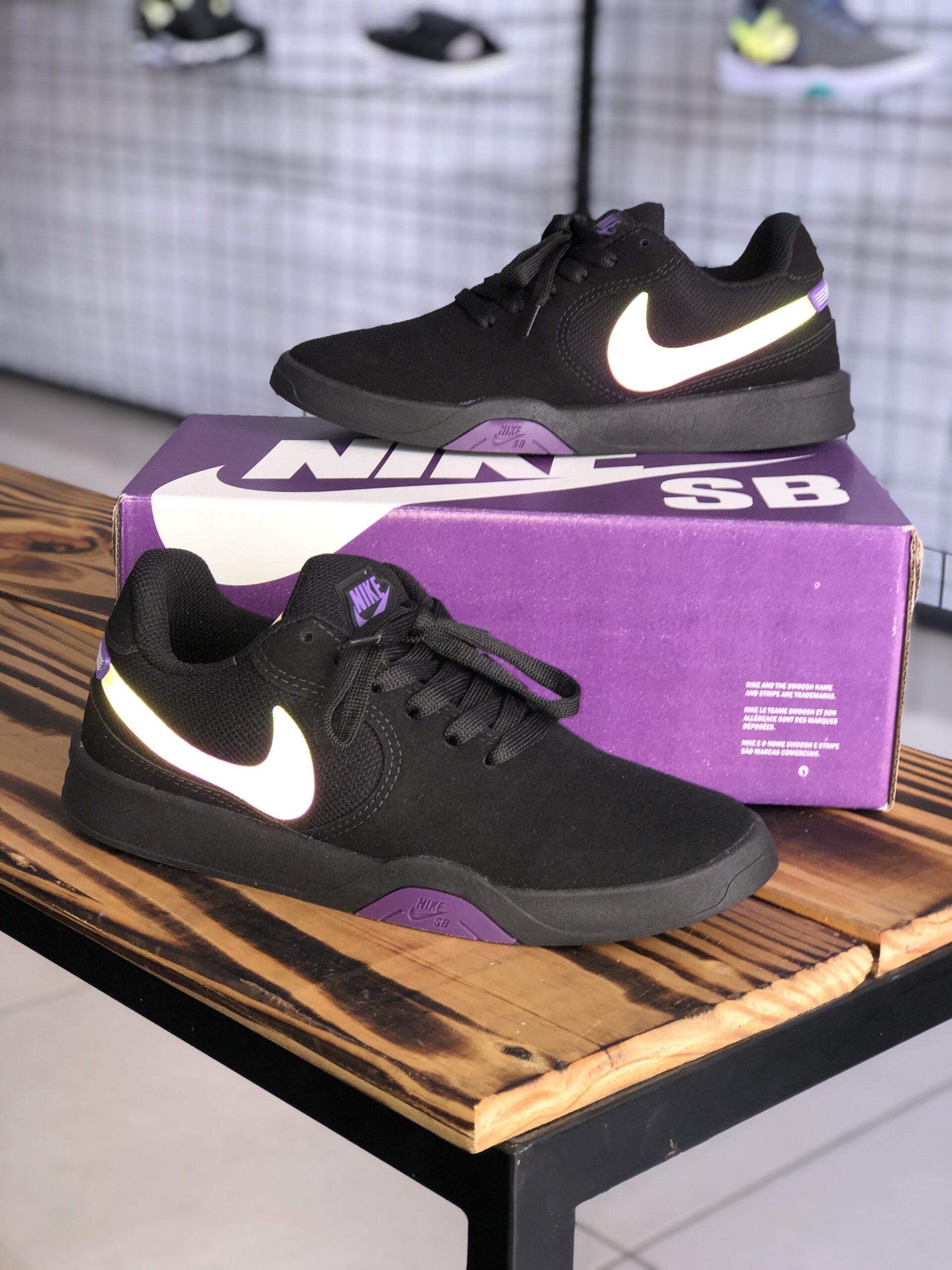 NIKE PRETO E ROXO REFLETIVO