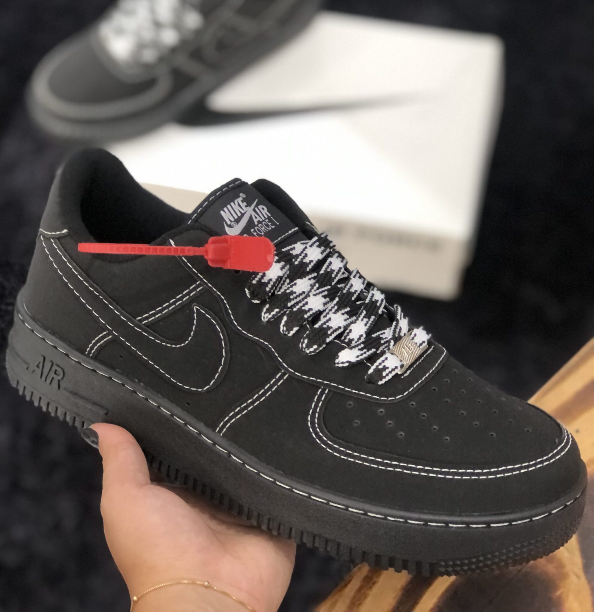 NIKE AIR FORCE PRETO LINHA BRANCA