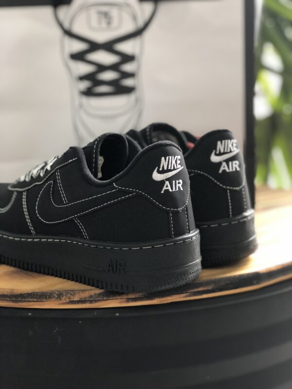 NIKE AIR FORCE PRETO LINHA BRANCA - Image 2