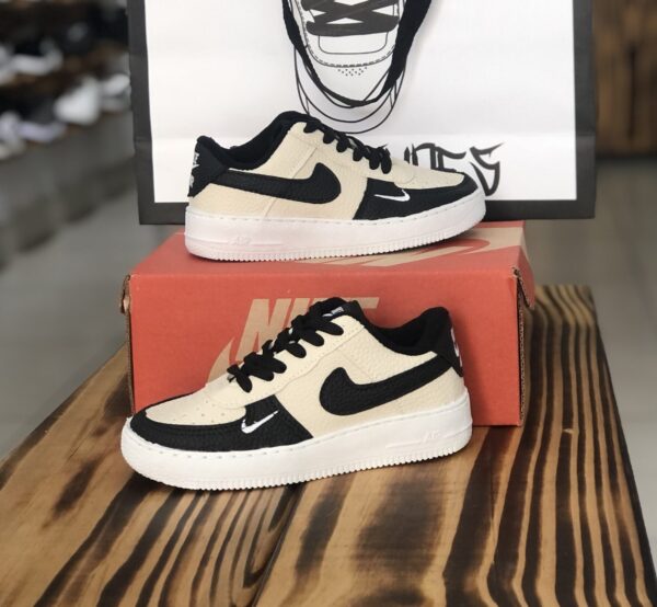 INF. NIKE BEGE E PRETO