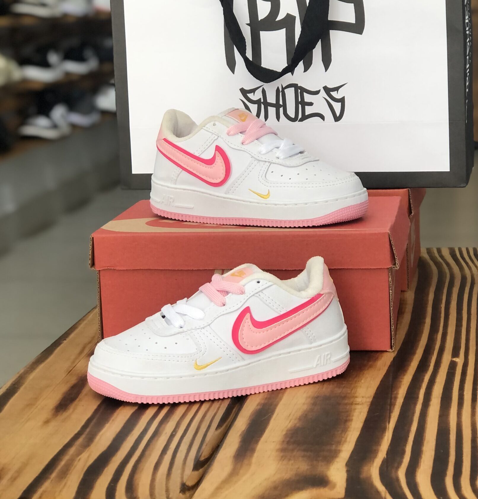 INF. NIKE ROSA E BRANCO