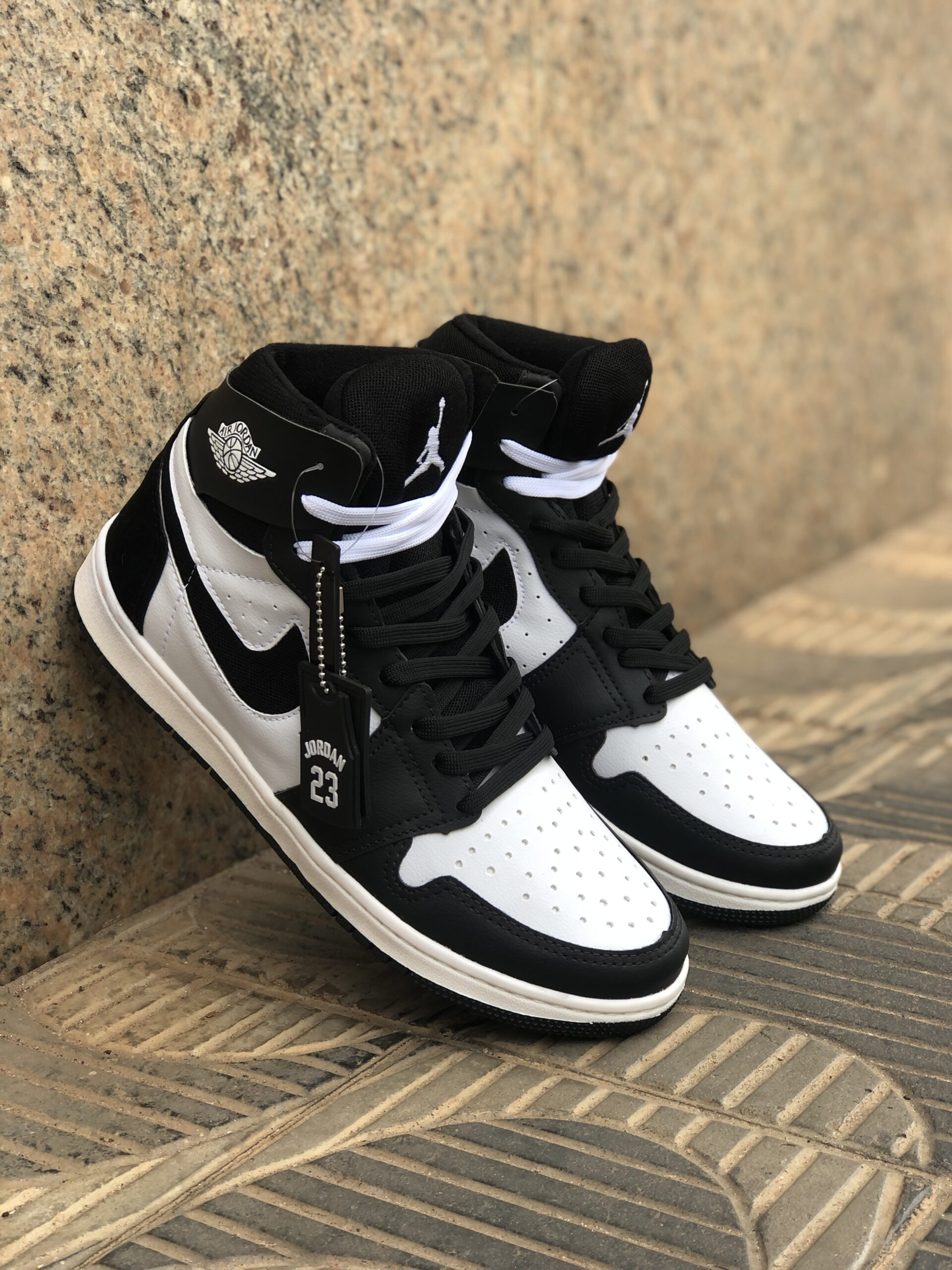 NIKE JORDAN 1 PRETO E BRANCO