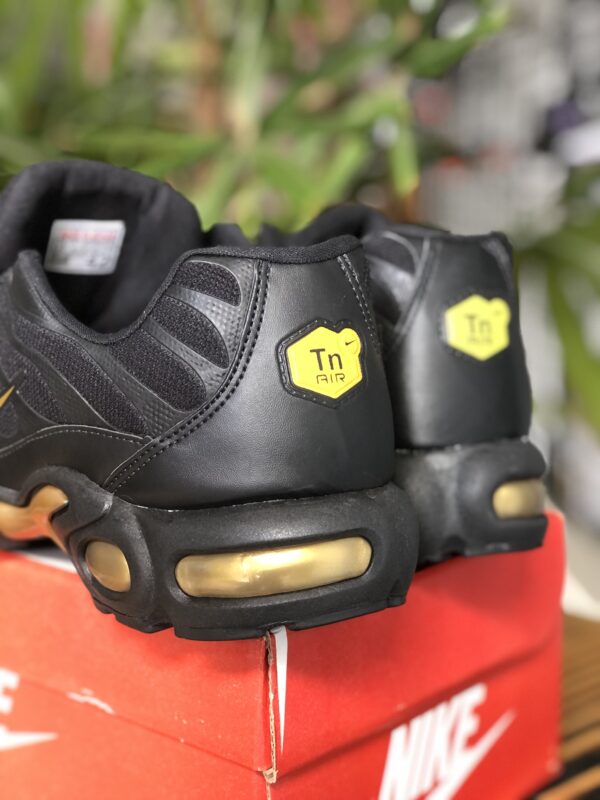 NIKE TN PRETO E DOURADO - Image 2