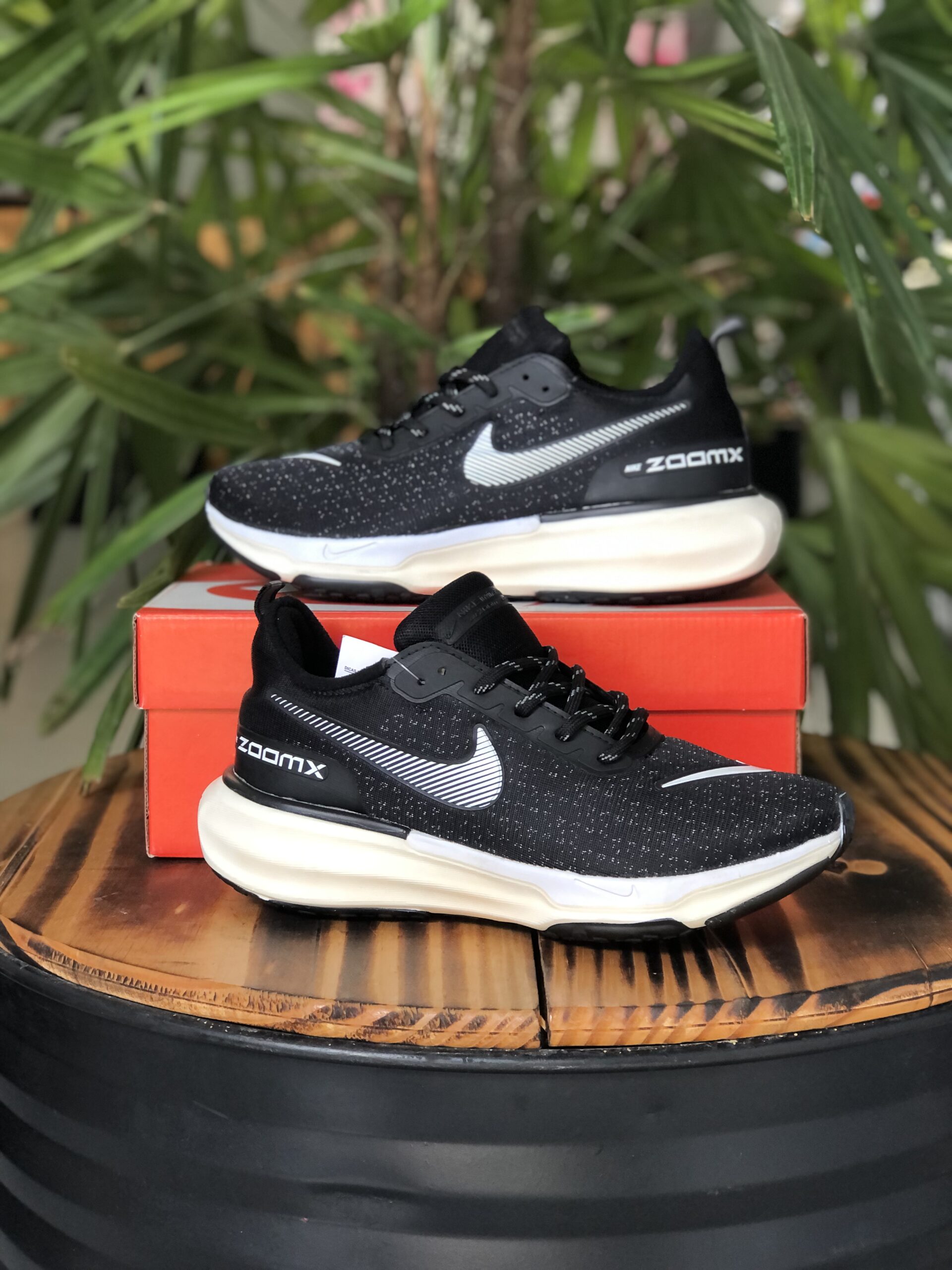 NIKE ZOOM PRETO E BRANCO