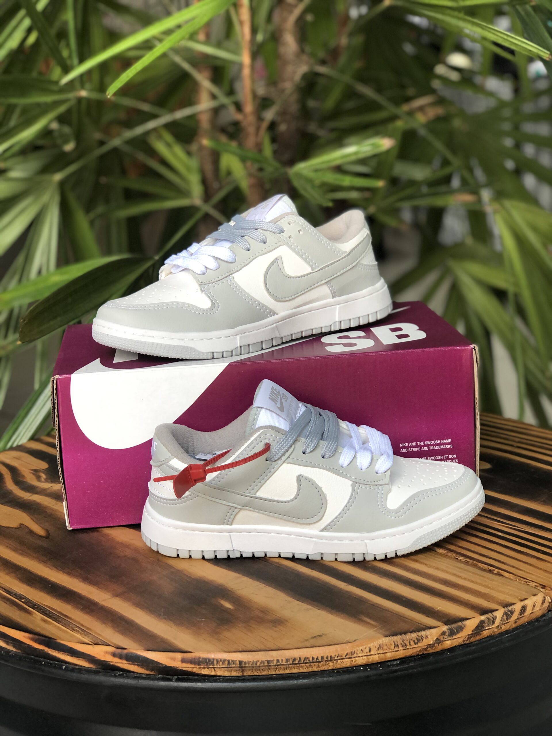 NIKE DUNK CINZA E BRANCO