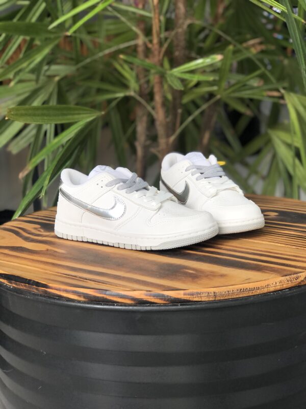 NIKE DUNK BRANCO E PRATA - Image 2