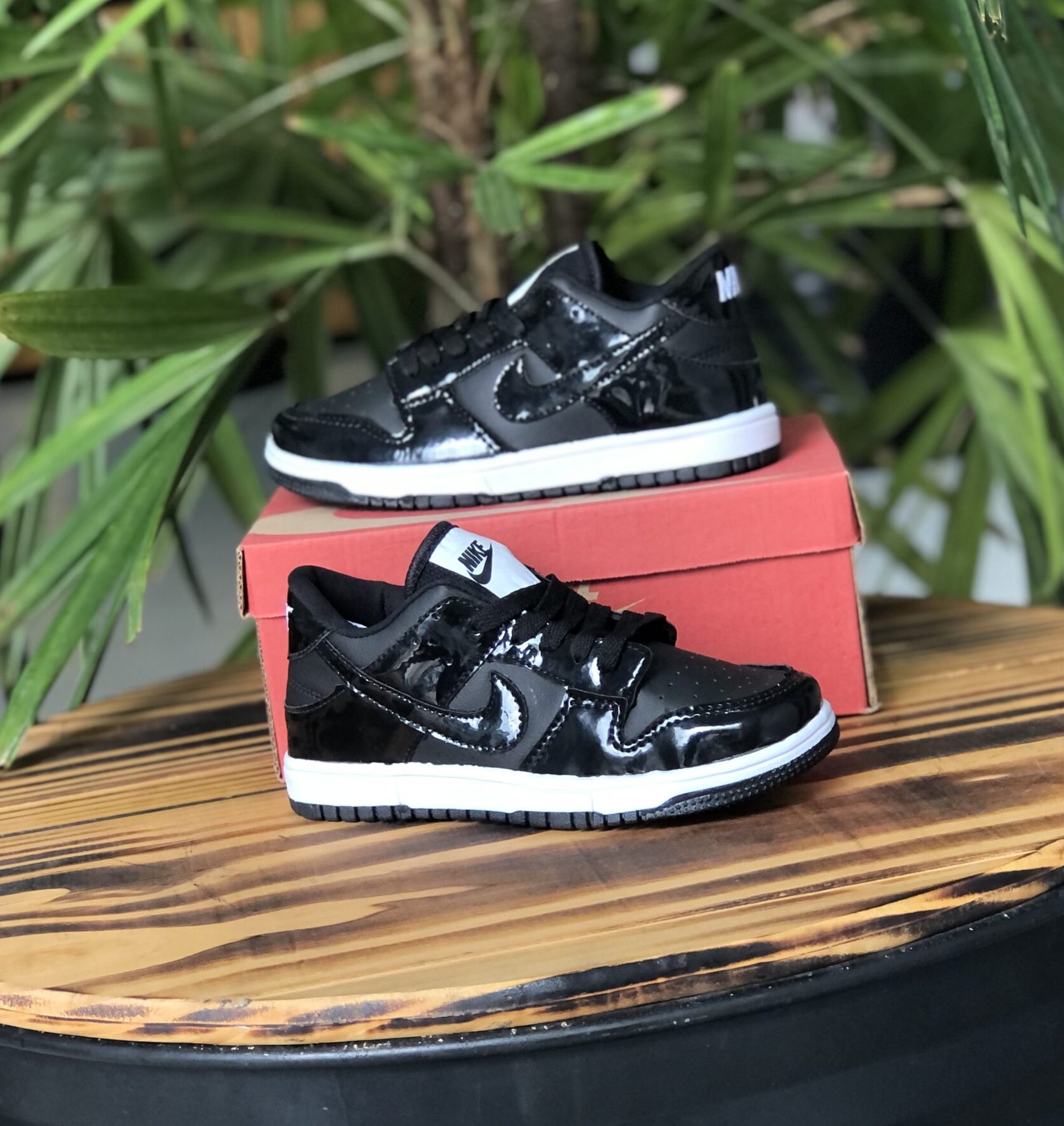 INF. NIKE PRETO VERNIZ