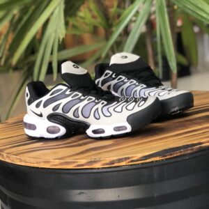 NIKE TN BEGE E PRETO