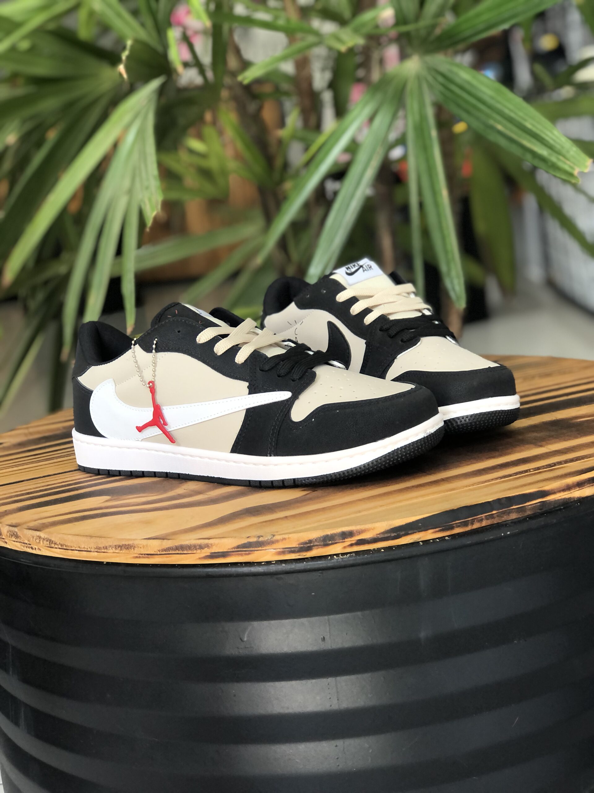 NIKE DUNK TRAVIS SCOTT BEGE E PRETO