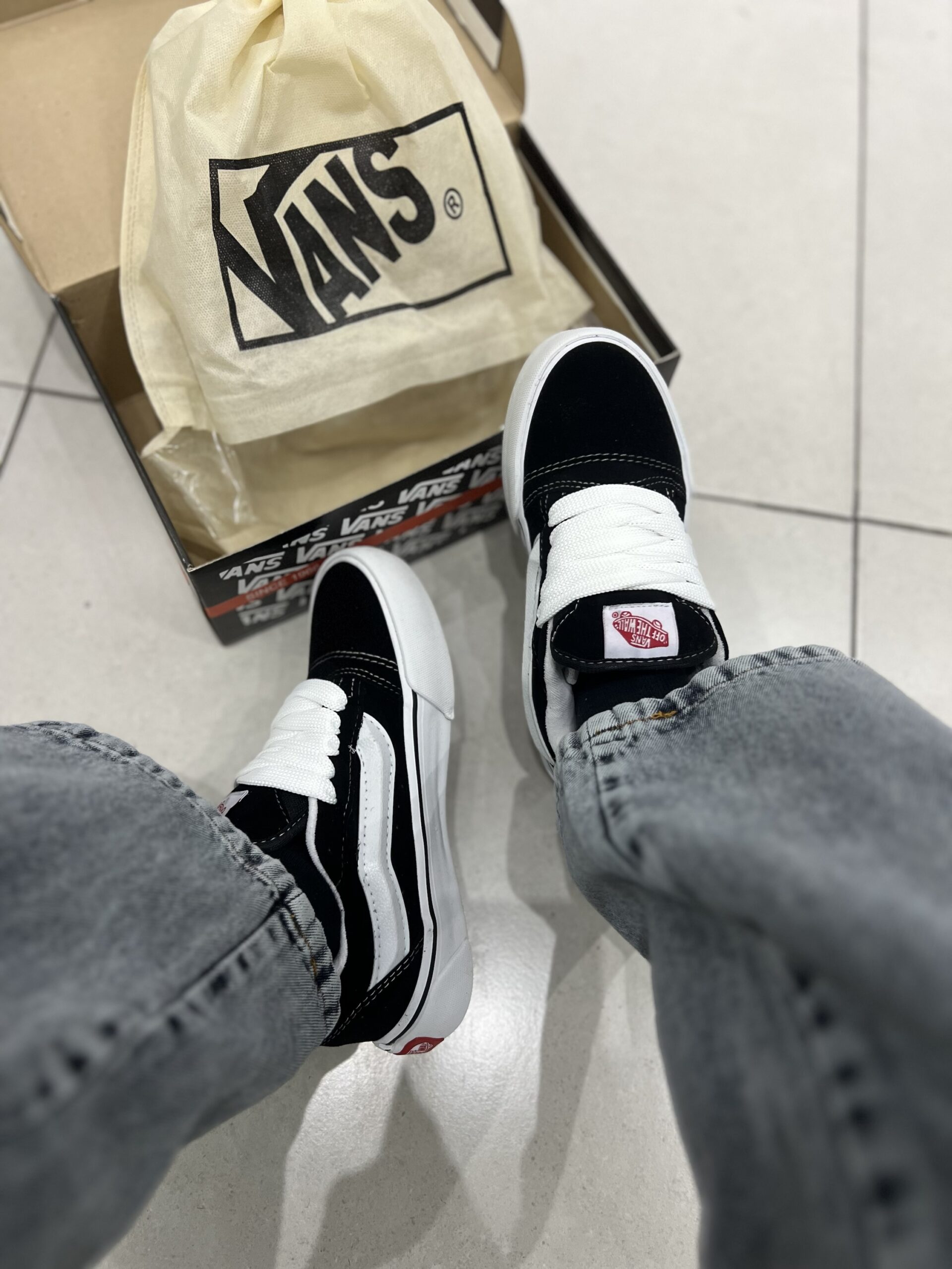 VANS KNU PRETO E BRANCO