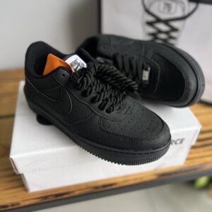 NIKE AIR FORCE PRETO INTEIRO CADARÇO CORDA