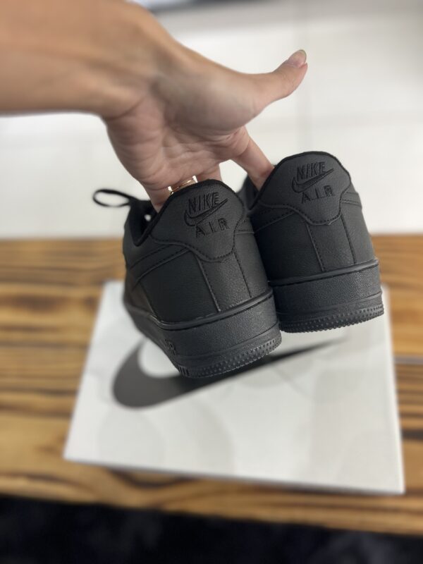 NIKE AIR FORCE PRETO INTEIRO CADARÇO CORDA - Image 3
