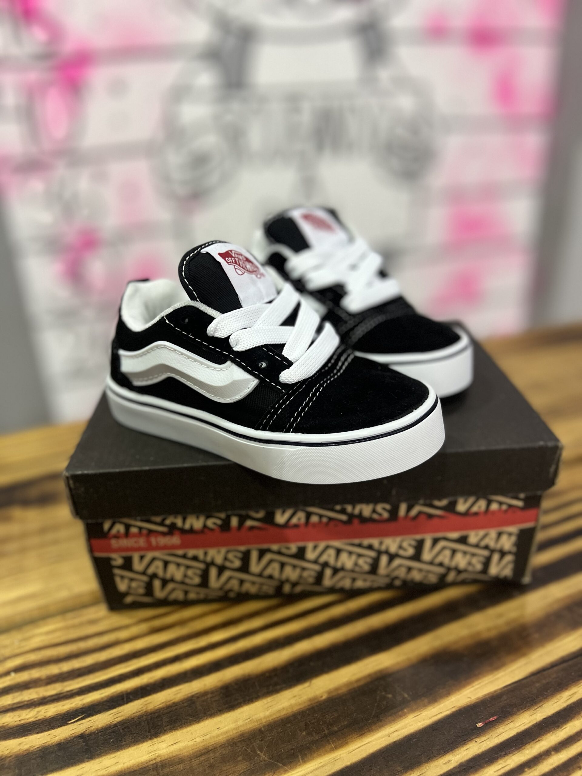 INF. VANS KNU PRETO E BRANCO