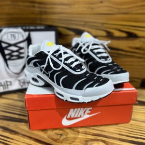 NIKE TN PLUS BRANCO E PRETO