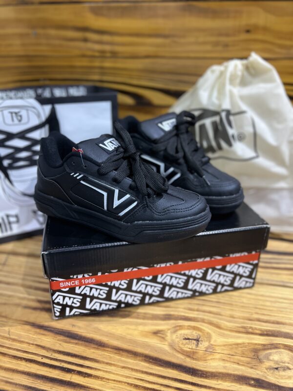 VANS UPLAND PRETO INTEIRO