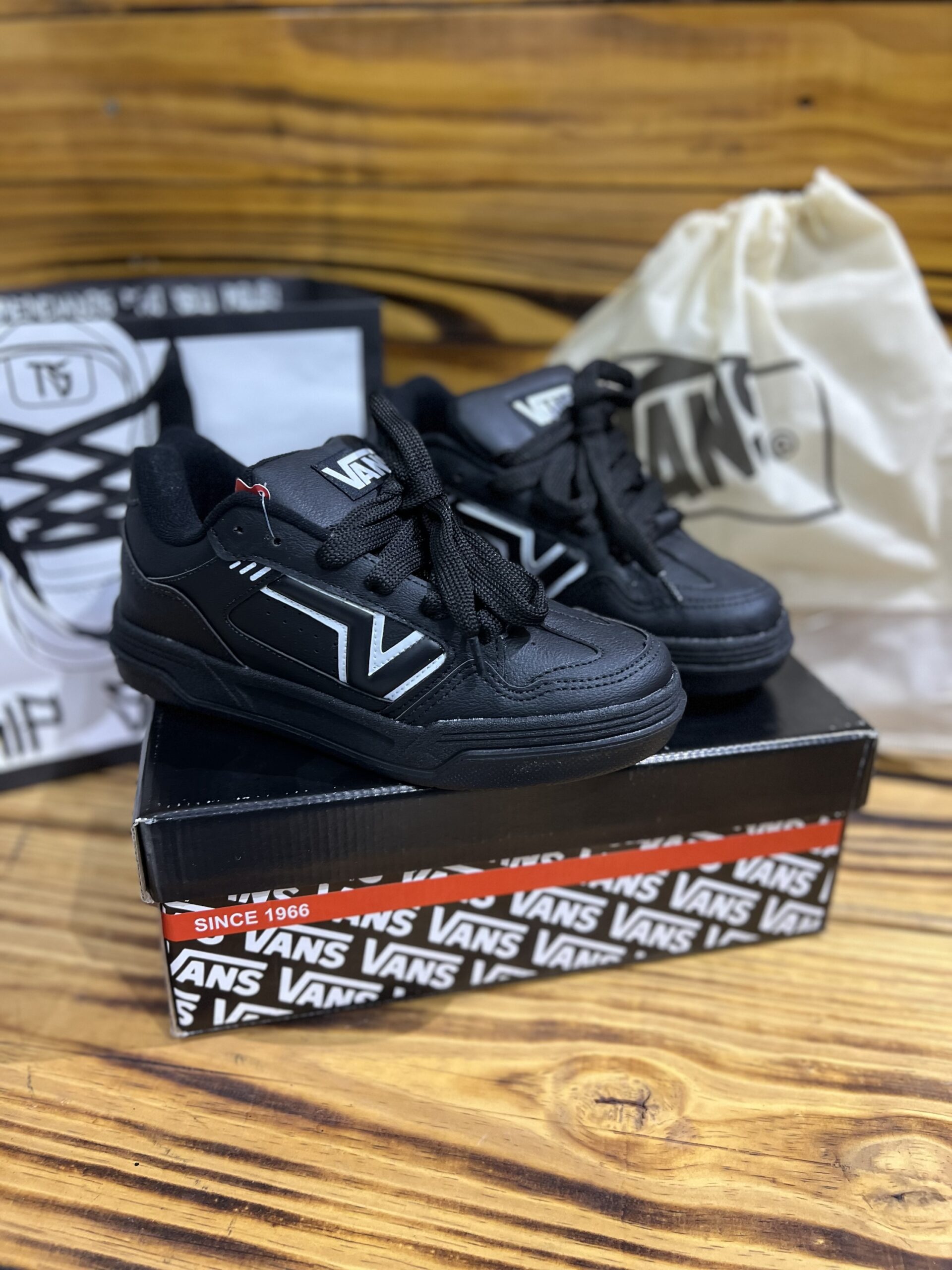 VANS UPLAND PRETO INTEIRO