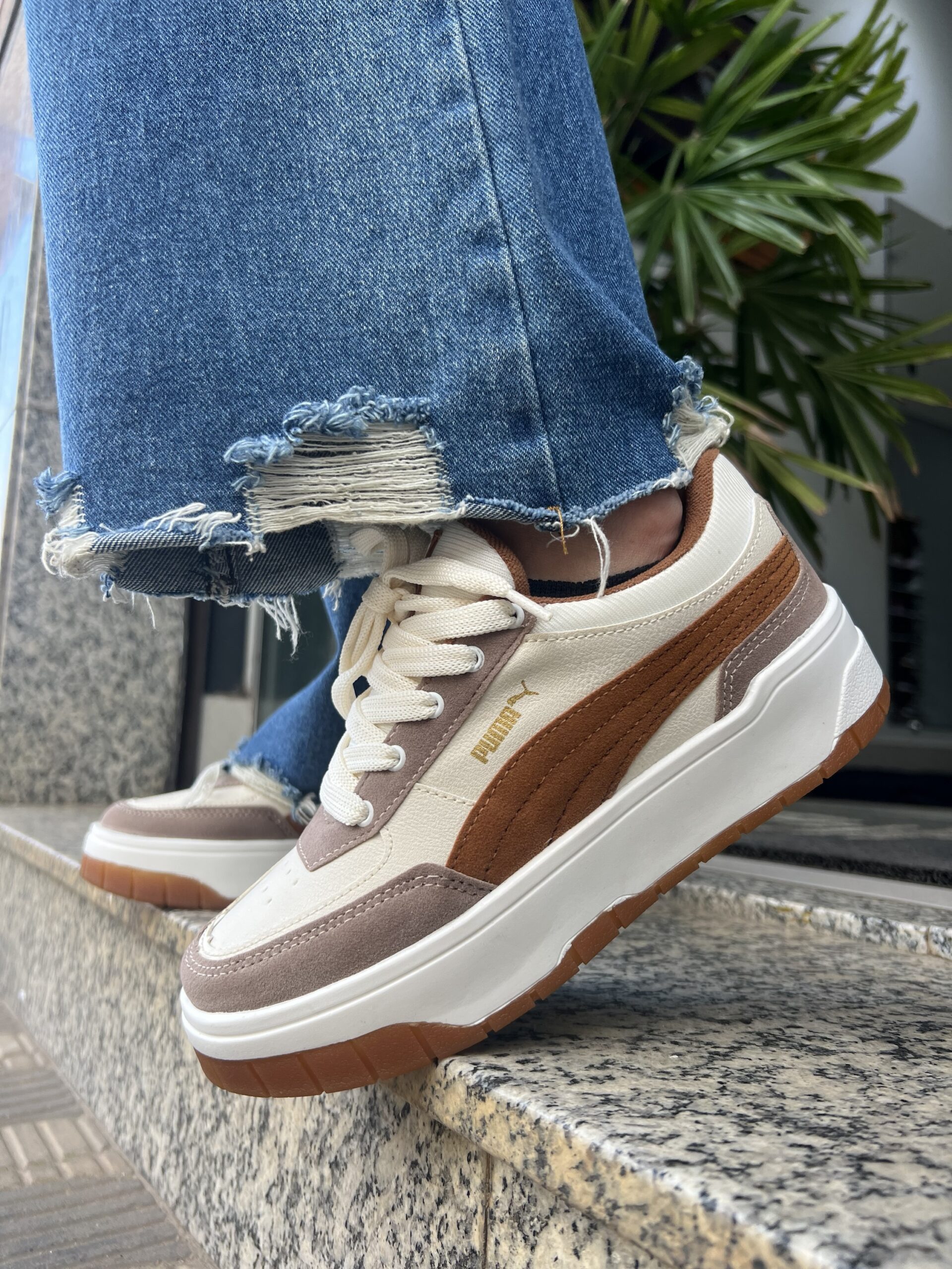 PUMA CASTANHO E BRANCO